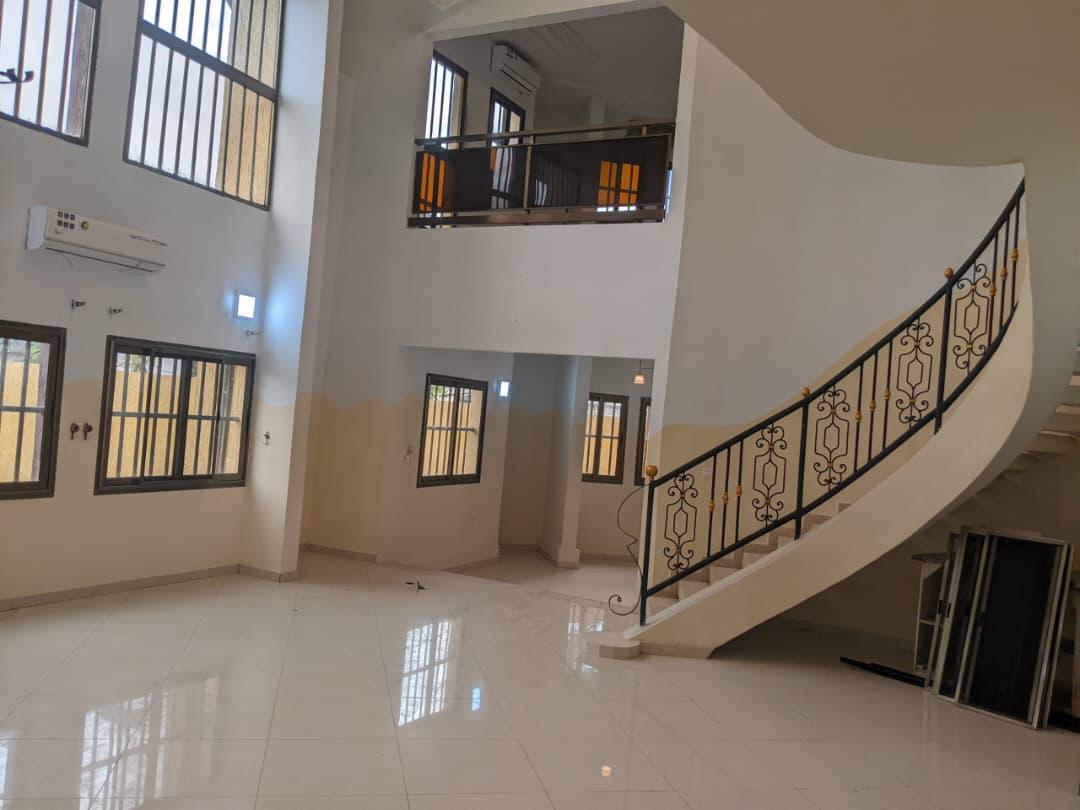 Villa duplex avec jardin à louer à Tokoin Hôpital – 600000 FCFA/mois