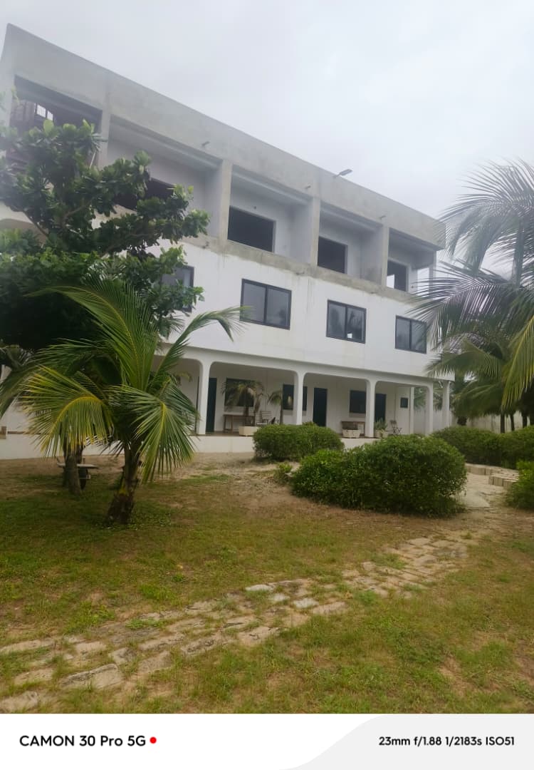 Terrain de 4 lots et 1/4 en vente à Avepozo côté plage – 25 millions FCFA