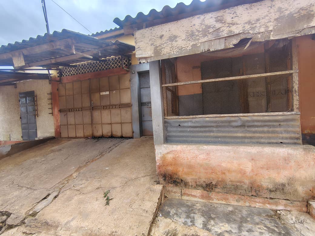 Maison 5 pièces en vente sur demi lot à Avedji CMS Elavagno – 25 millions FCFA