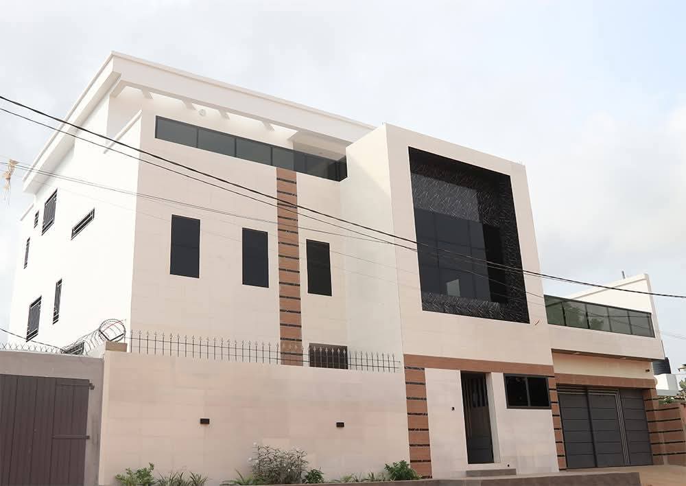 Villa 5 chambres en vente à Tokoin Casablanca – 240 millions FCFA