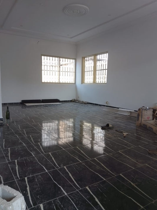 Villa 3 chambres à louer en bordure de goudron à Hédzranawoé – 250.000 FCFA