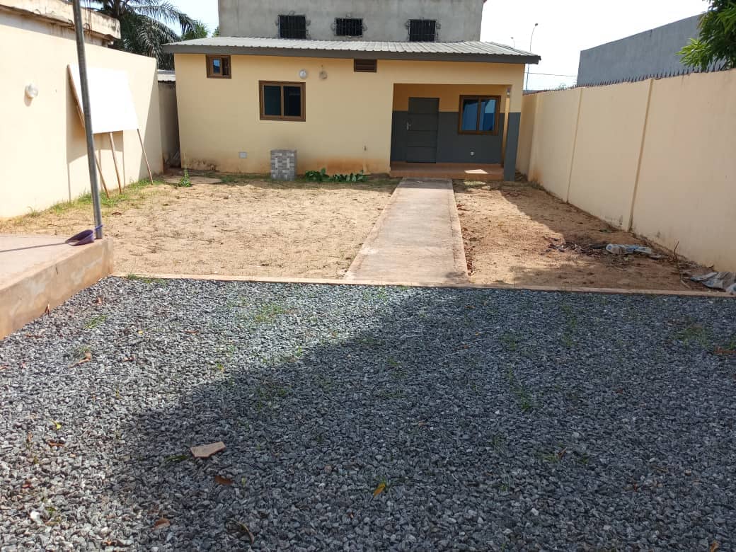 Villa 1 chambre en vente en bordure de goudron à Agoè – 35 millions FCFA