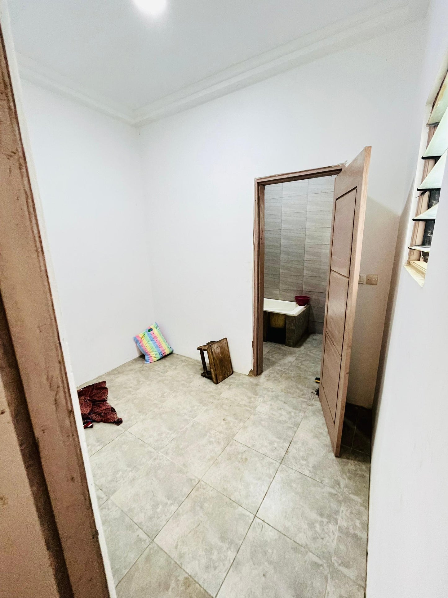 Villa R+2 en vente à Avedji Wessome – 7 chambres, 608 m² – 250 millions FCFA