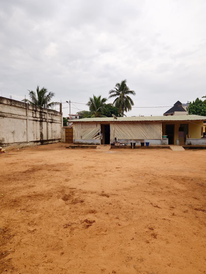 Maison 2 pièces sur 1 lot en vente à Agoè Aŋomé – à partir de 60 millions FCFA