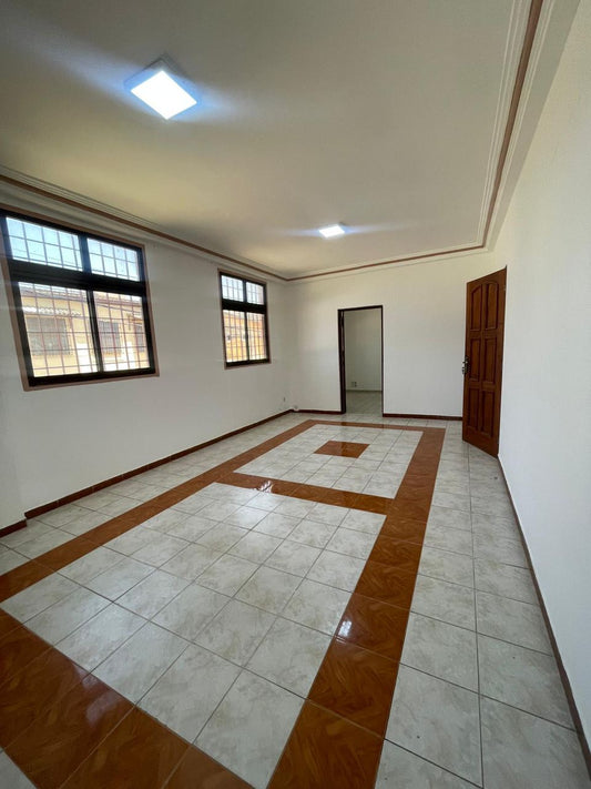 Bureau duplex 3 pièces à louer à Nyekonakpoè, 50m du goudron - 150 000 FCFA/mois