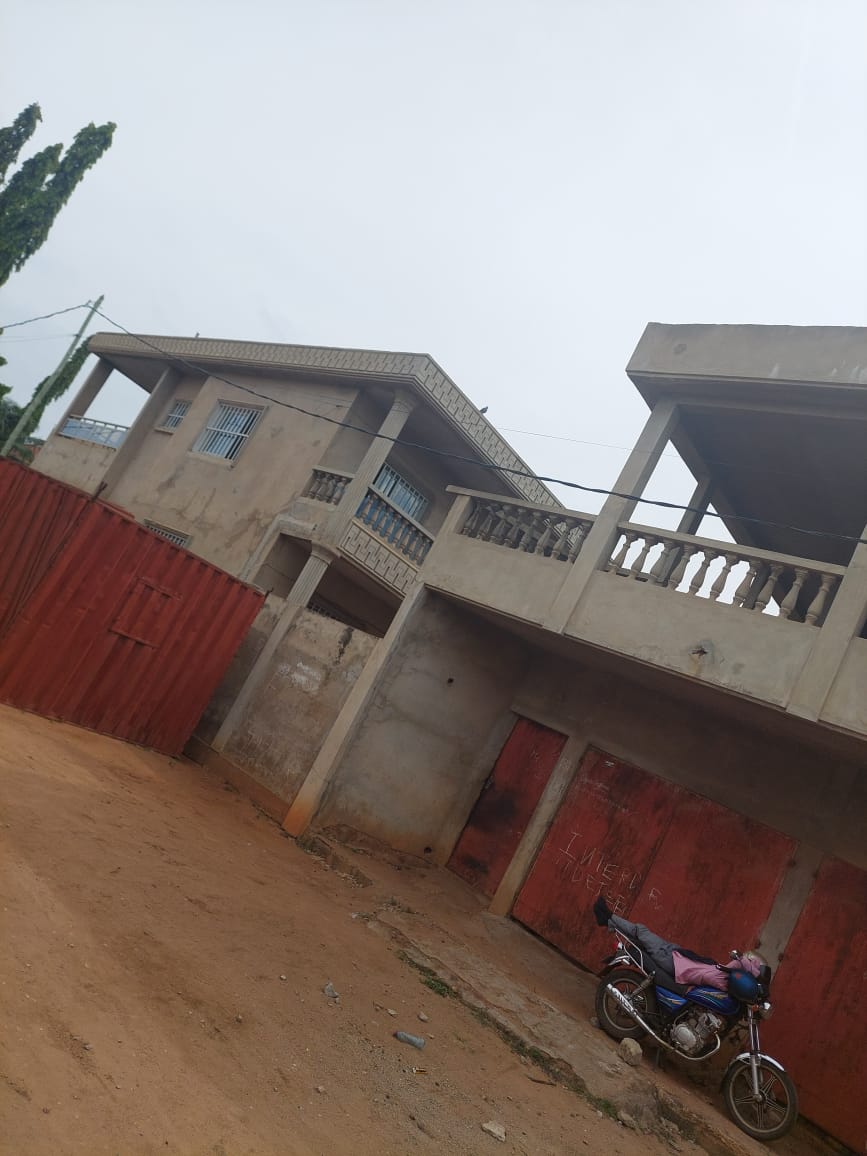 Maison duplex en vente sur 2 lots à Adidoadin non loin de l'Hôtel Concorde – 189 millions FCFA