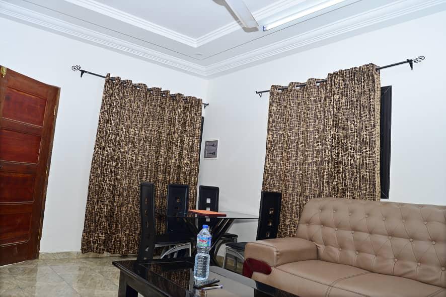 Villa meublée 2 chambres salon en location à Nukafu – 300 000 FCFA