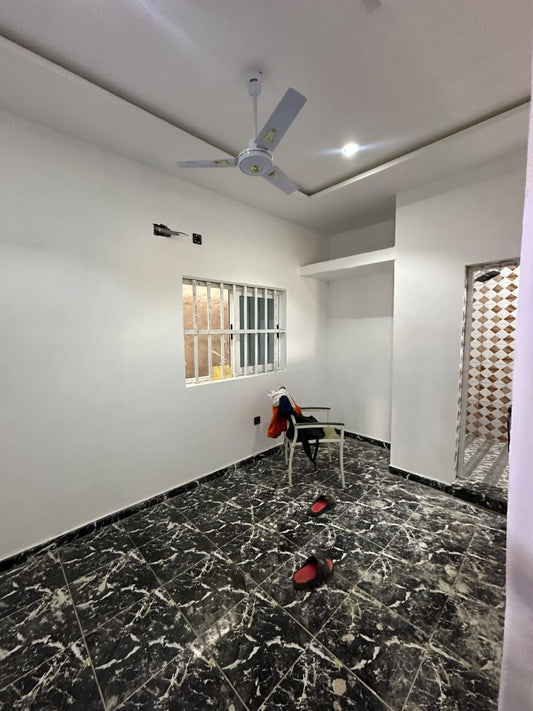 Mini villa 2 chambres en vente à Zanguera Lycée – 25 millions FCFA