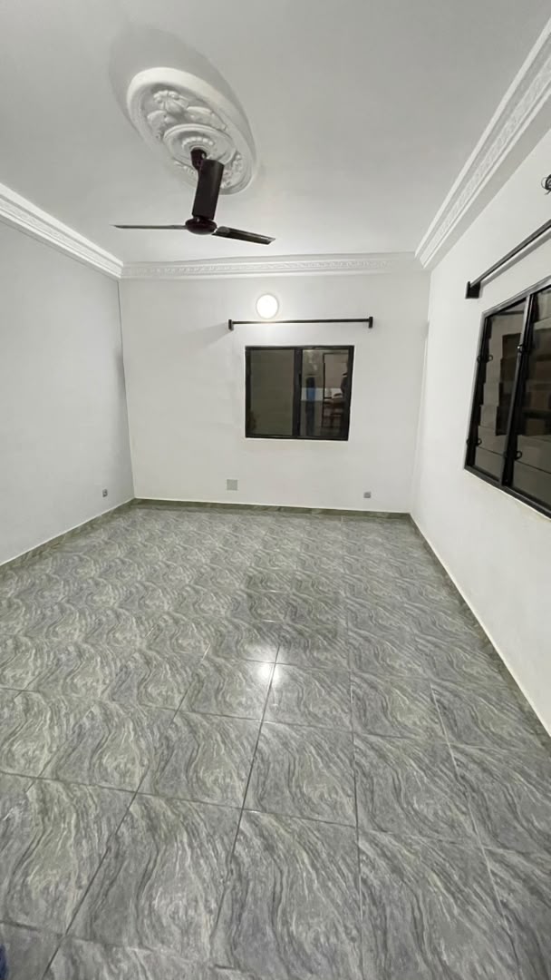 Belle villa 6 chambres meublée avec piscine à vendre à Agodeka – 150 millions FCFA