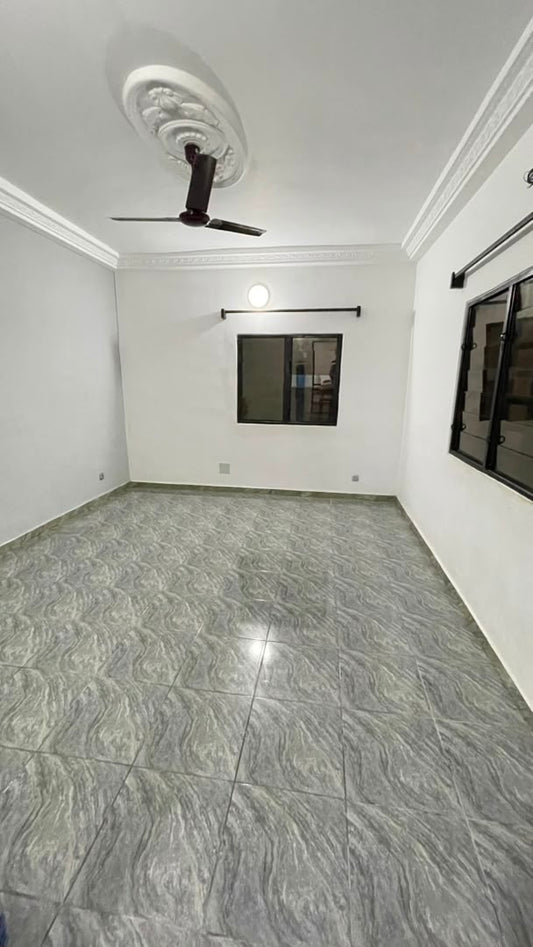 Belle villa 6 chambres meublée avec piscine à vendre à Agodeka – 150 millions FCFA