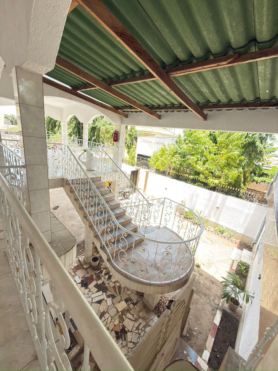 Villa duplex 4 chambres à louer à Nyekonakpoe près du lycée français de Lomé – 800000 FCFA