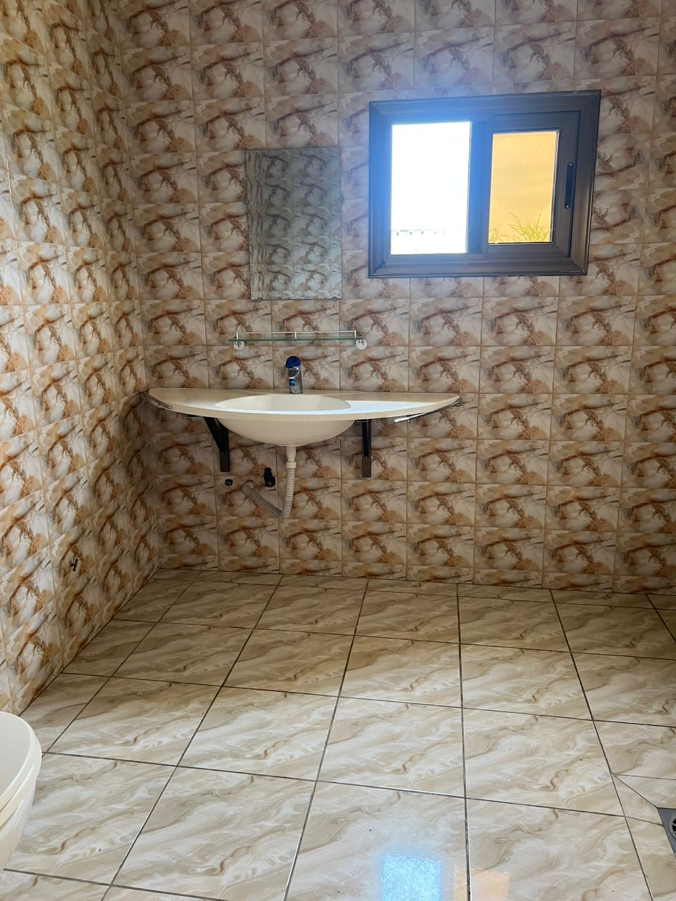 Villa duplex en location à Avépozo, non loin de Winner Chapel – 300 000 FCFA par mois