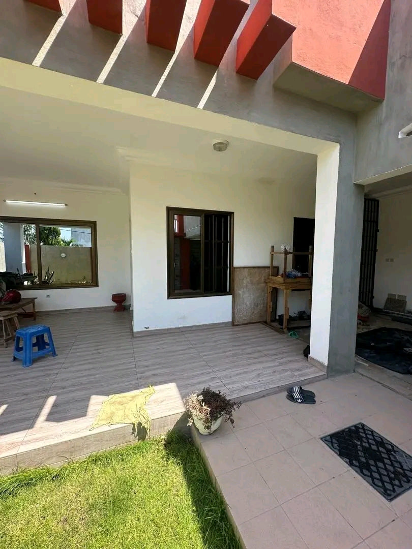 Villa 4 chambres à louer à Baguida monument plage – 400 000 FCFA/mois