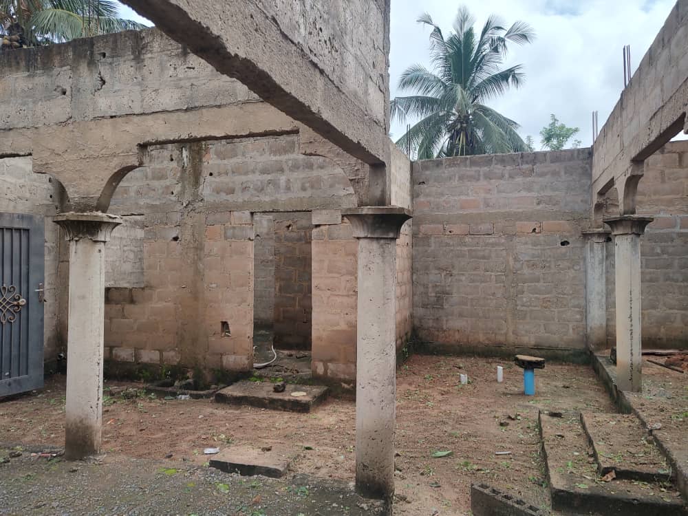 Villa 2 chambres salon en vente à Attilamonou Église Catholique – 18 millions FCFA