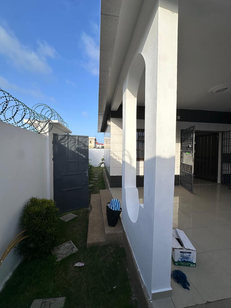 Villa duplex 3 chambres à louer à Avepozo proche du goudron – 300000 FCFA/mois
