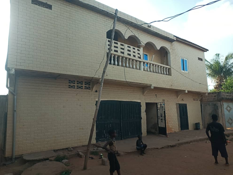 Villa 5 chambres avec boutique en vente à Adidogomé Assiyéyé – 25 millions FCFA