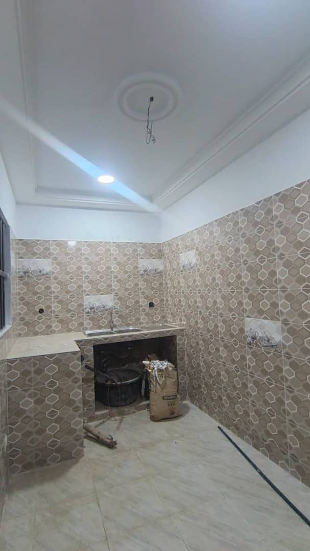 Appartement 2 chambres salon en location bord du goudron à Sagbado pharmacie conseil – 150000 FCFA/mois