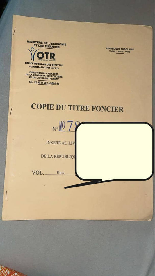 Demi lot carré à vendre à Zanguera en face de l'école Les Victorieux – 13 millions FCFA