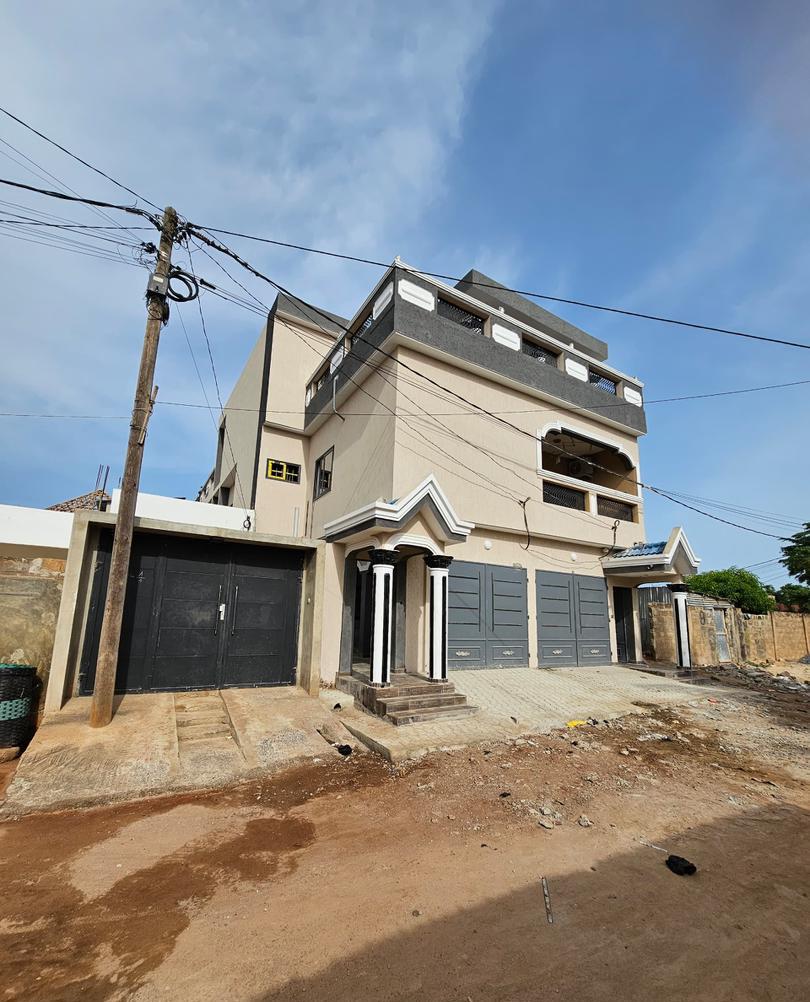 Villa 8 pièces en vente à Kégué Adougba – 165 millions FCFA