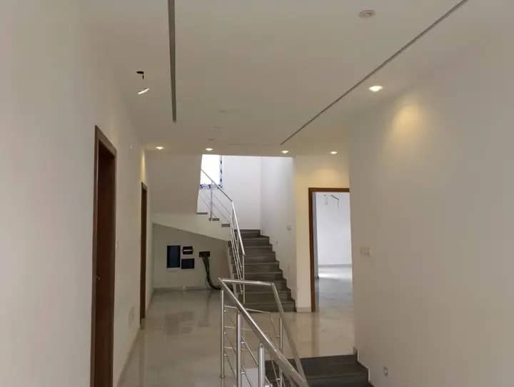 Villa duplex 5 chambres à louer avec piscine à Agbalepedo – 1 500 000 FCFA
