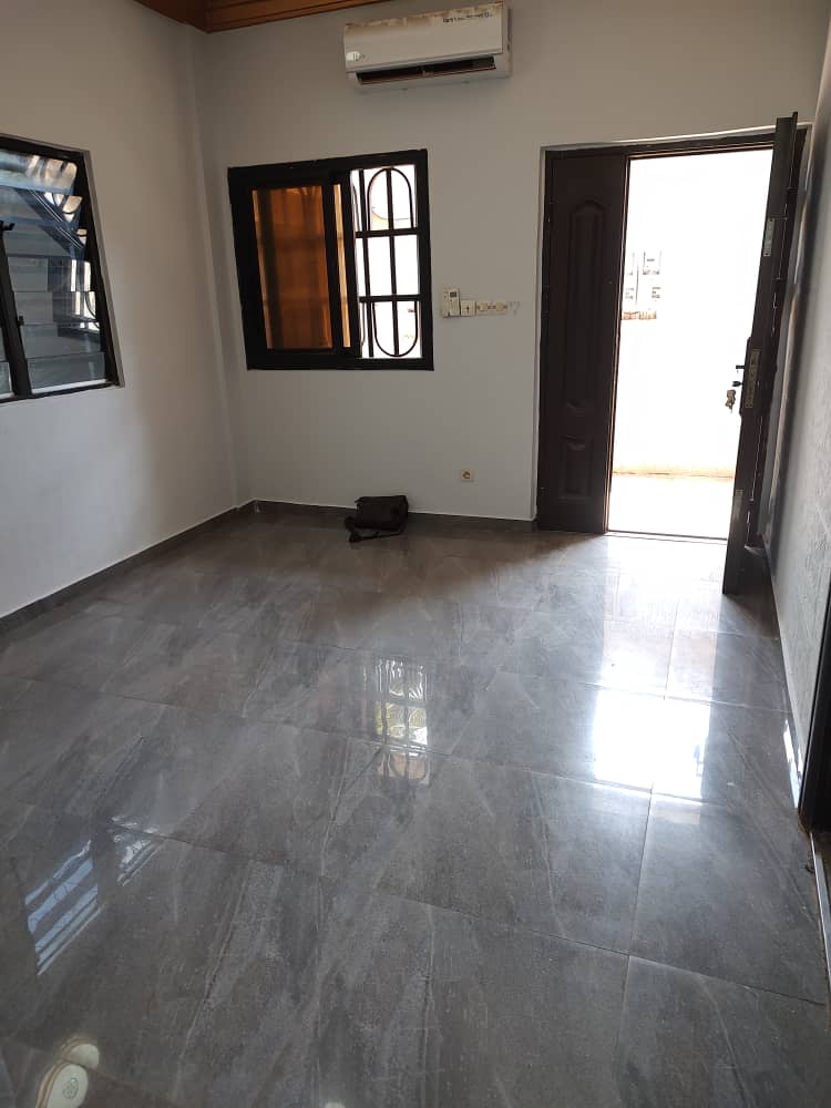 Appartement 2 chambres en location à Léo 2000 – 80 000 FCFA