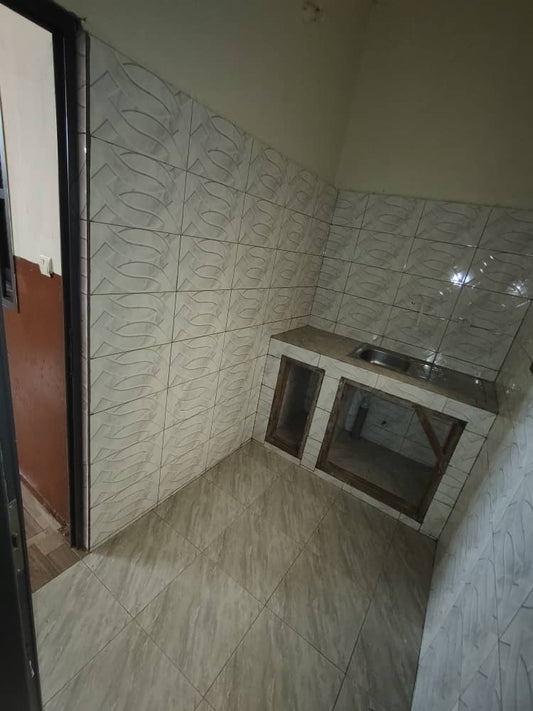 Villa 5 chambres en location à Carrefour Yokoe – 150000 FCFA