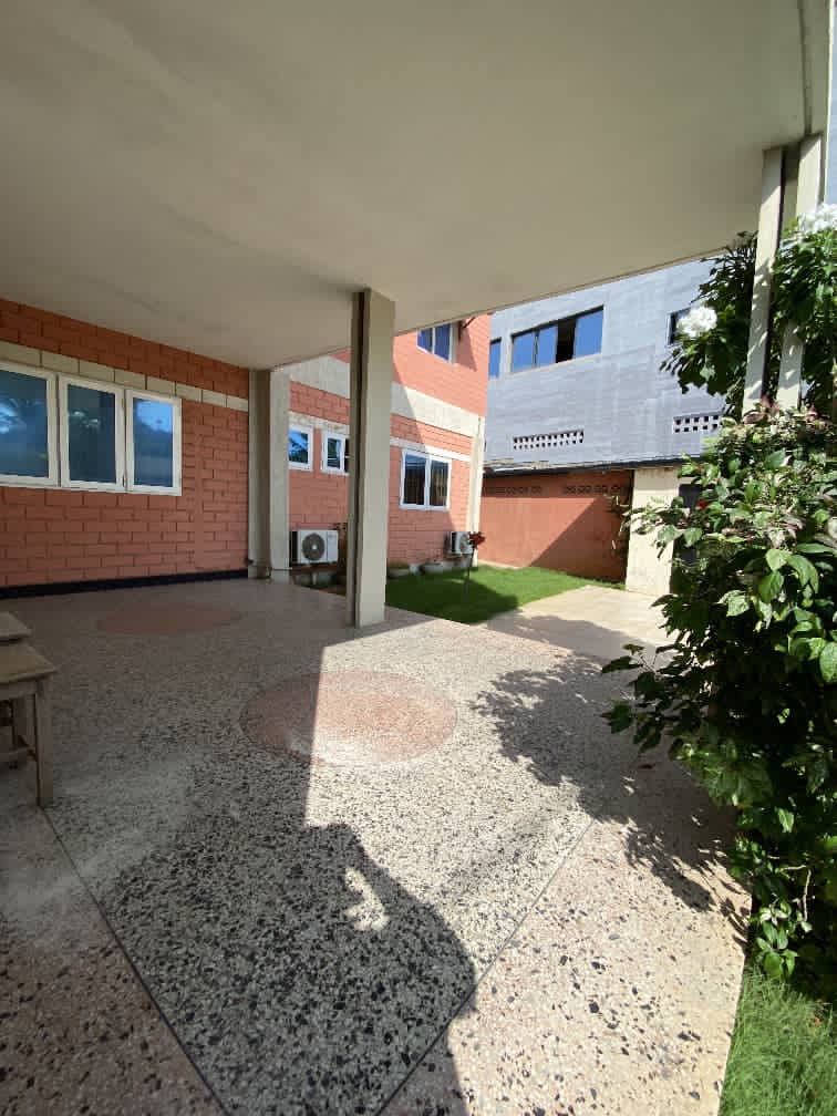 Villa duplex 10 chambres en location à Nukafu – 700 000 FCFA