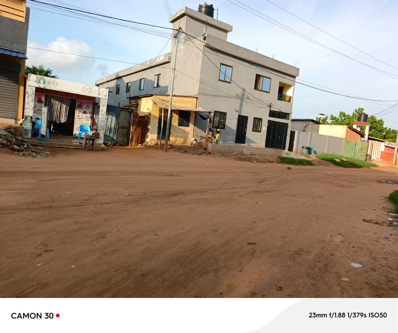 Maison avec boutique en vente à Agoè non loin de l'entreprise de l'union – 16 millions FCFA
