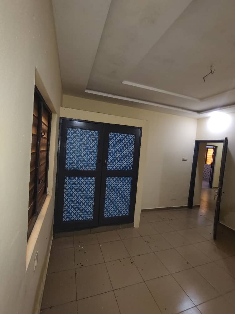Villa 5 chambres en location à Carrefour Yokoe – 150000 FCFA
