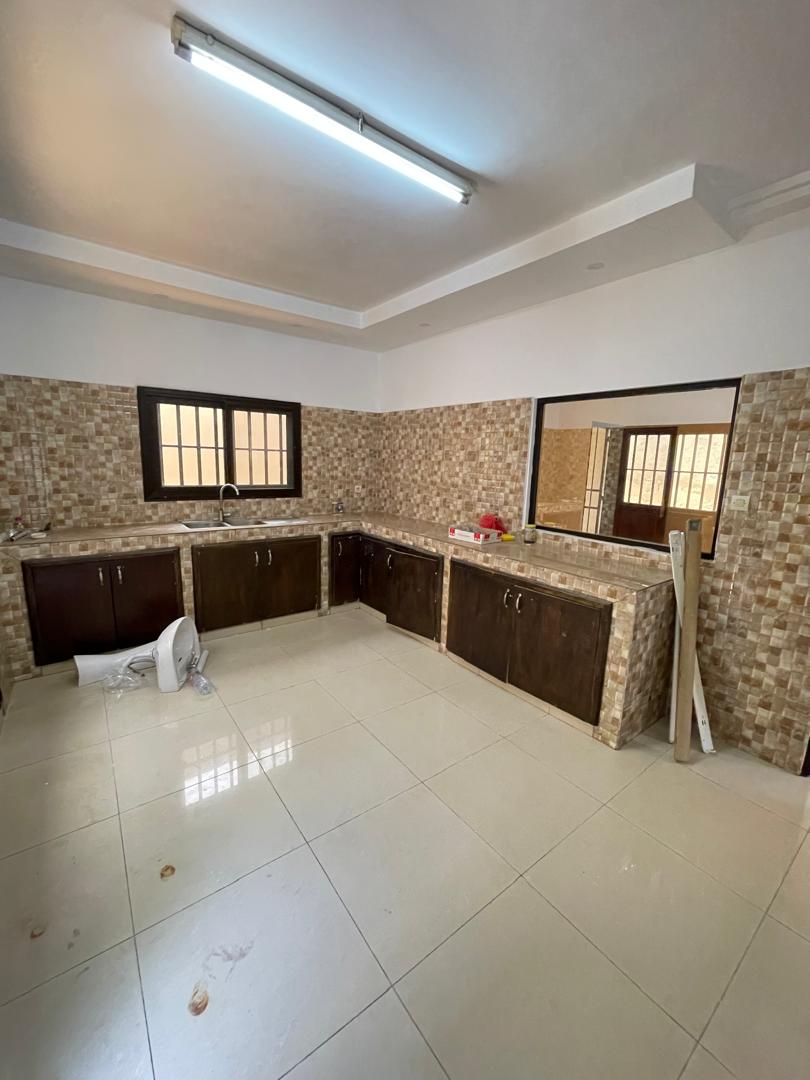Villa basse 2 chambres à louer à Tokoin Forever – 450000 FCFA