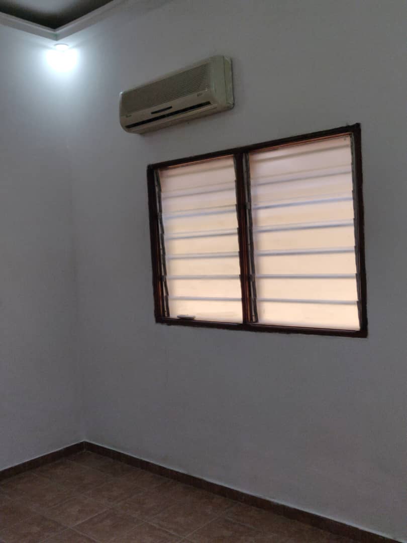 Mini-villa de 2 chambres + salon à louer à Hédranawoé – 140 000 FCFA/mois