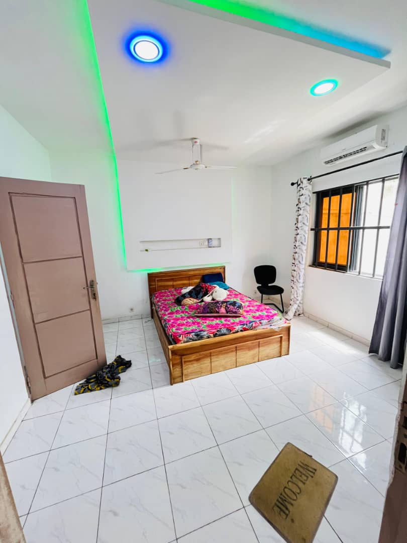 Villa 3 chambres en vente de 300 m² à Gbodjomé – 40 millions FCFA