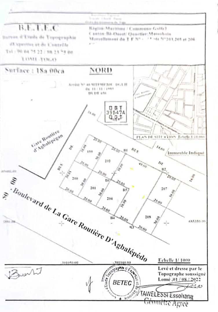 Terrain de 1800 m² en vente en bordure des pavés à Agbalepedo – 240 millions FCFA