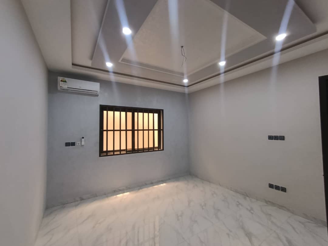 Villa 3 chambres à louer à Agoe Adougba – 400 000 FCFA