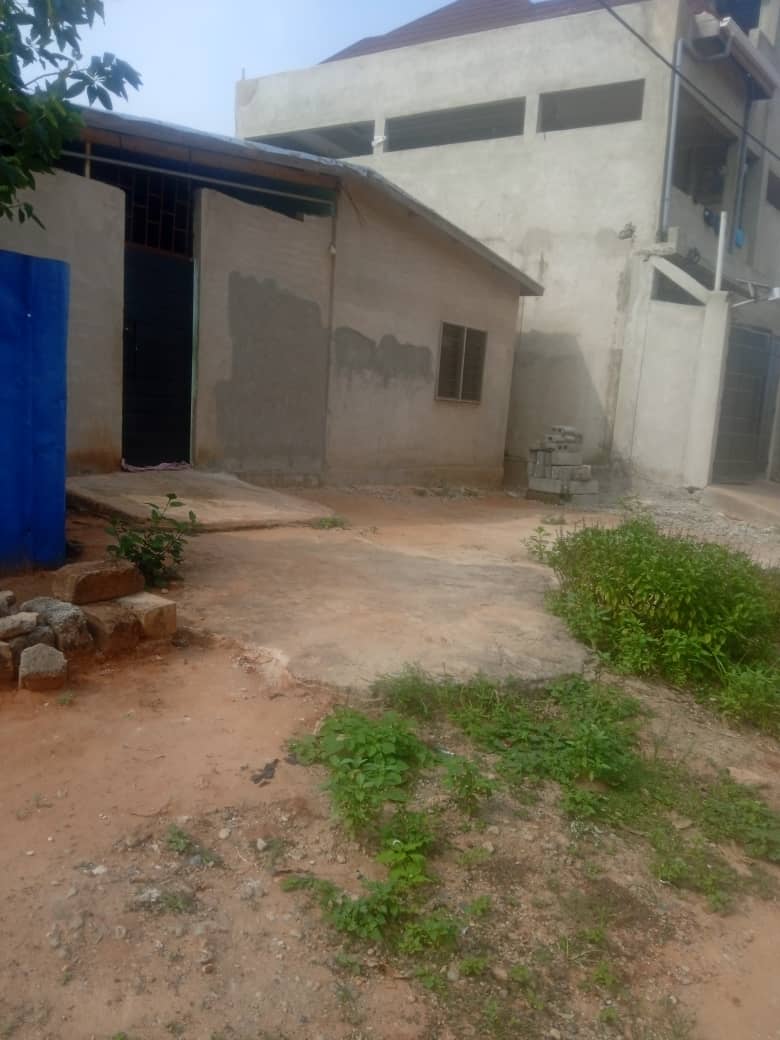 Terrain angle de rue 1/4 de lot en vente à Ségbé – 10 millions FCFA