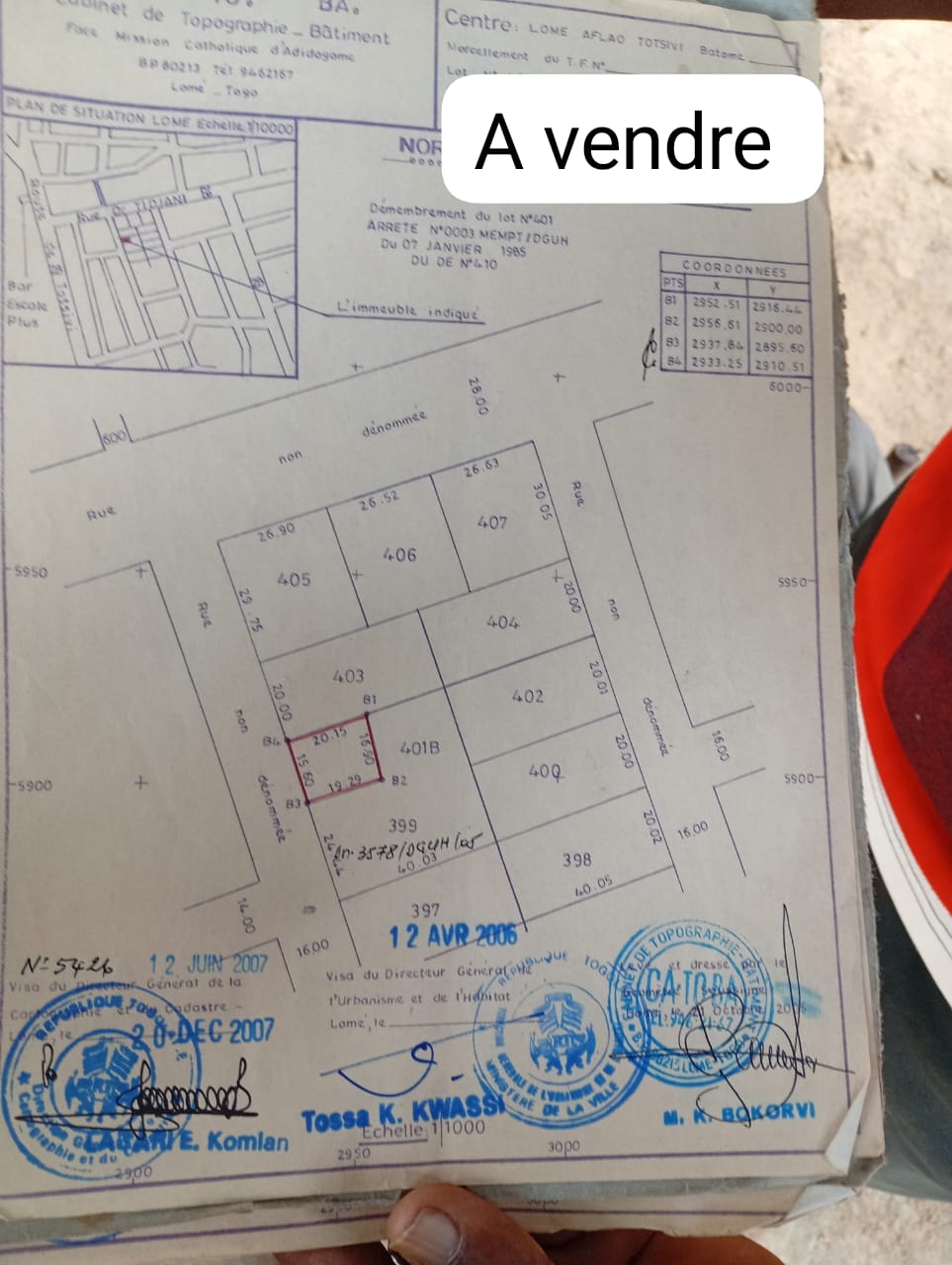 Terrain de 300 m² avec 4 pièces et 2 boutiques en vente à Totsi Gblinkome – 30 millions FCFA
