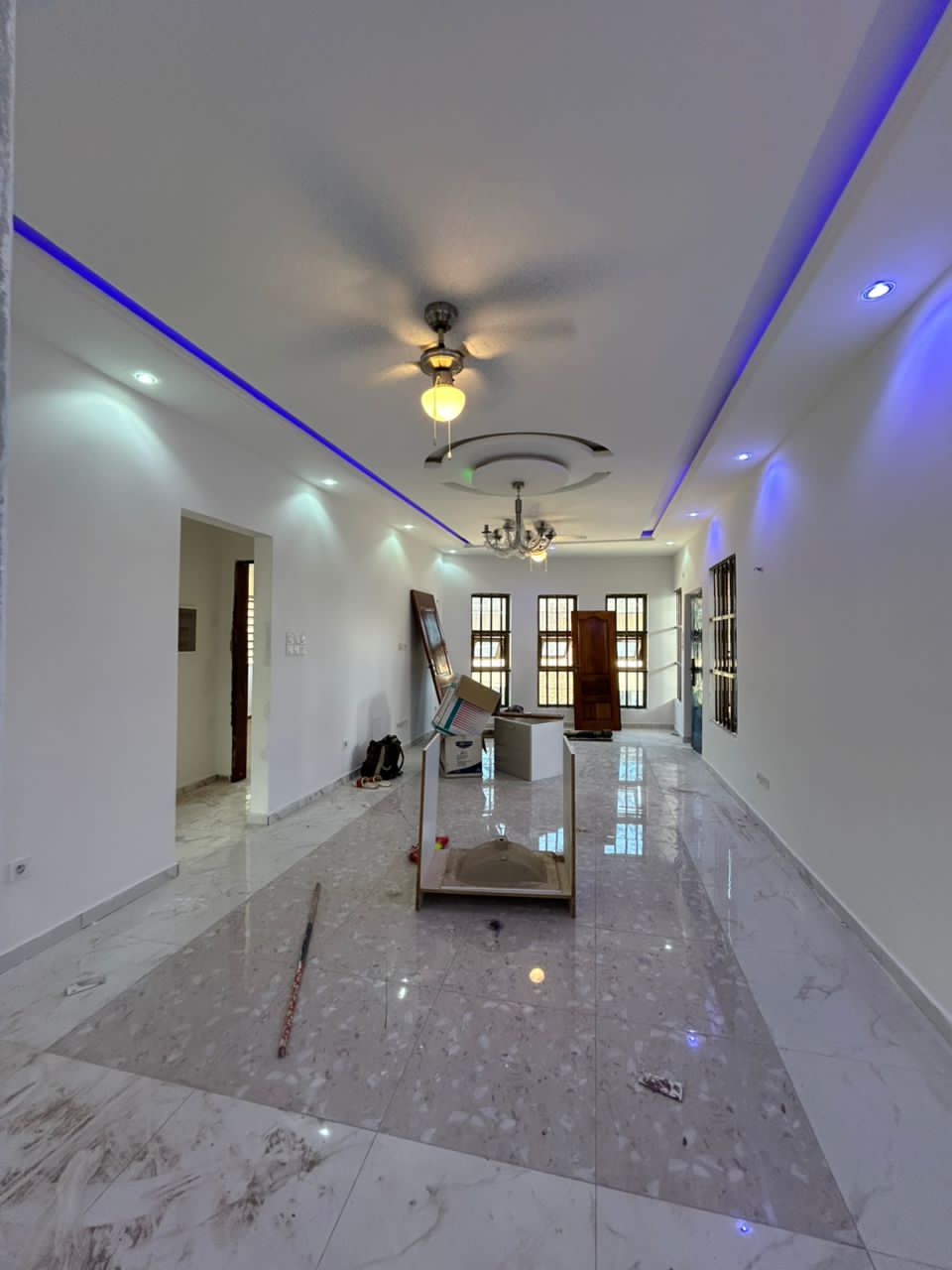 Villa duplex à louer à Djidjolé – 400 000 FCFA