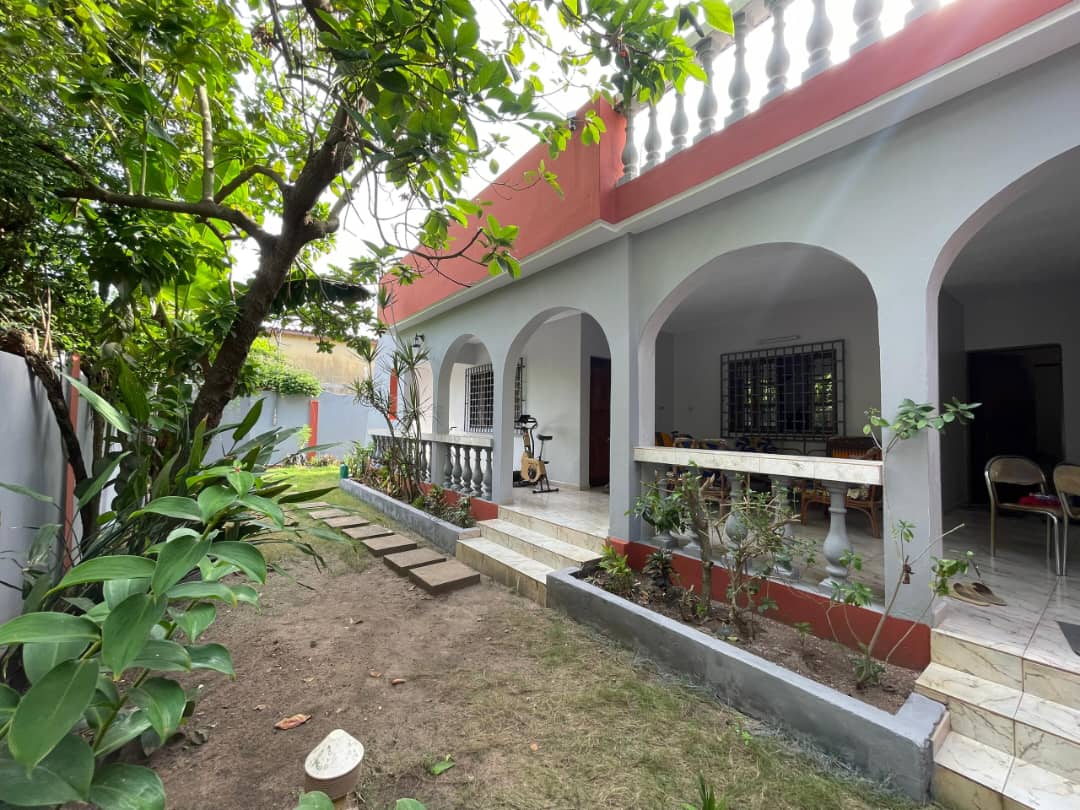 Villa 3 chambres en vente à Adidogomé Wonyomé proche du goudron – 75 000 000 FCFA