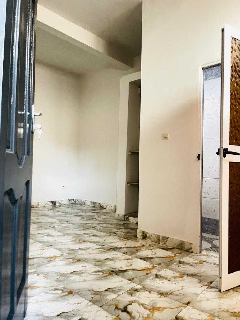 Appartement 2 chambres en location à Adidogomé Sagbado Logoté, 300m du goudron – 100000 FCFA/mois