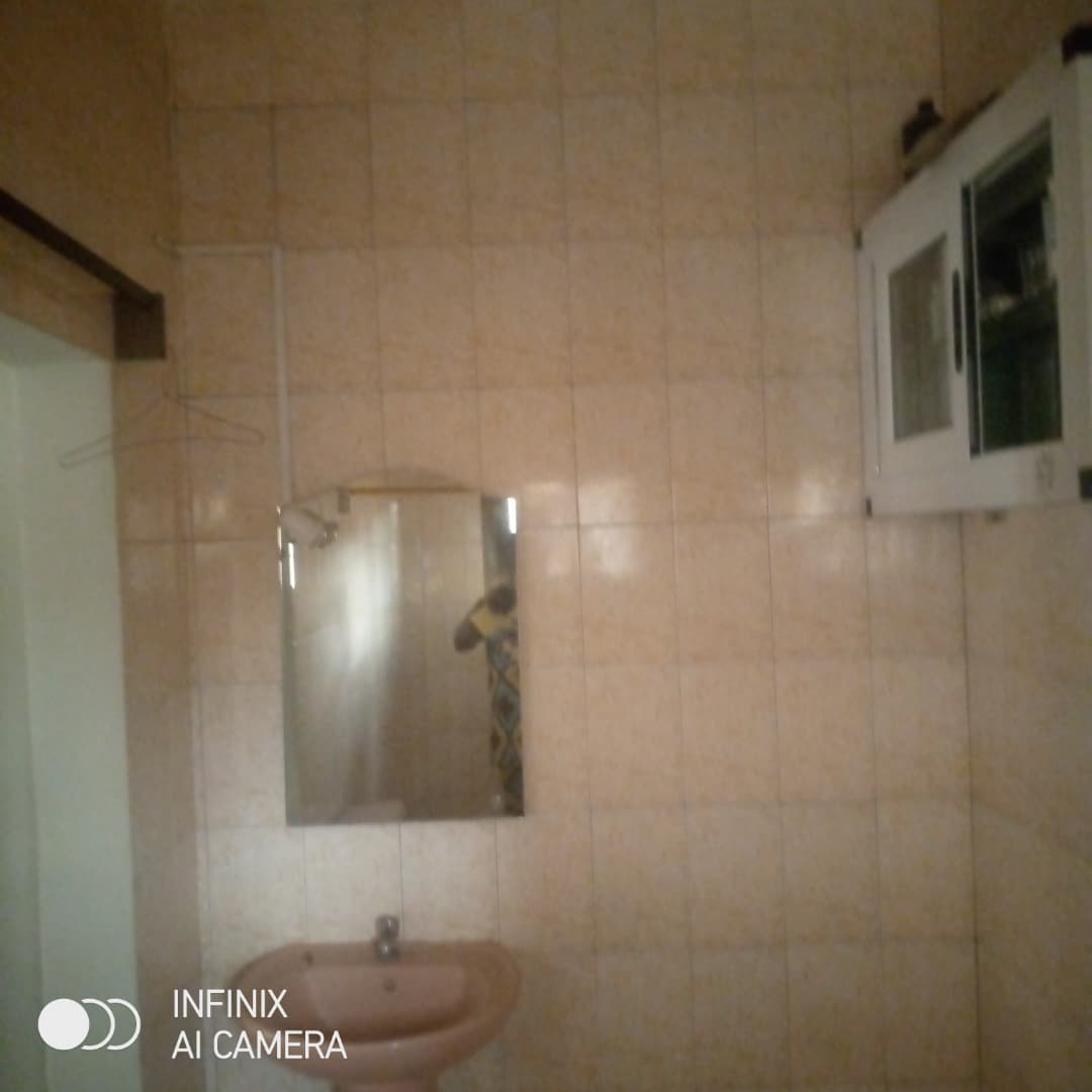 Villa duplex en location à Hédzranawoé au bord du goudron non loin de Togo 2000