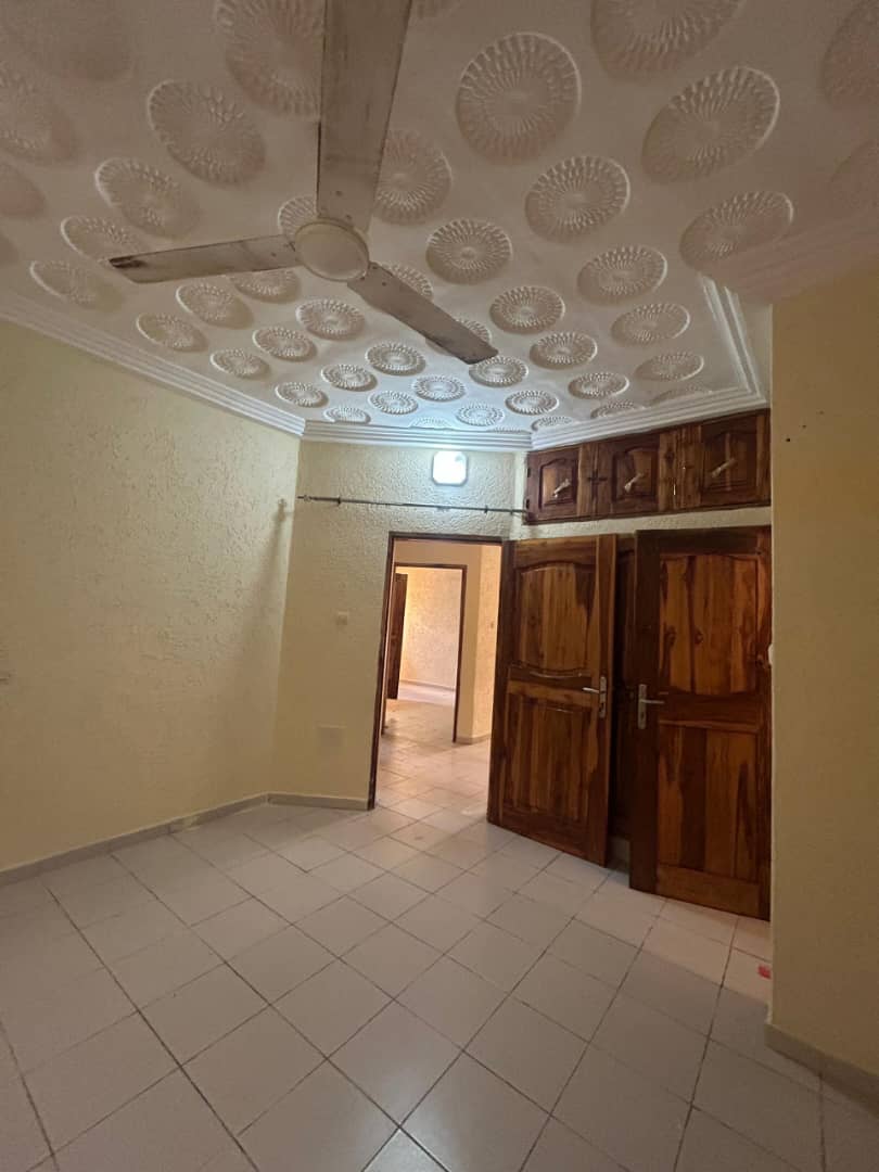 Villa 5 chambres à louer à Agoe Legbassito - 120 000 FCFA