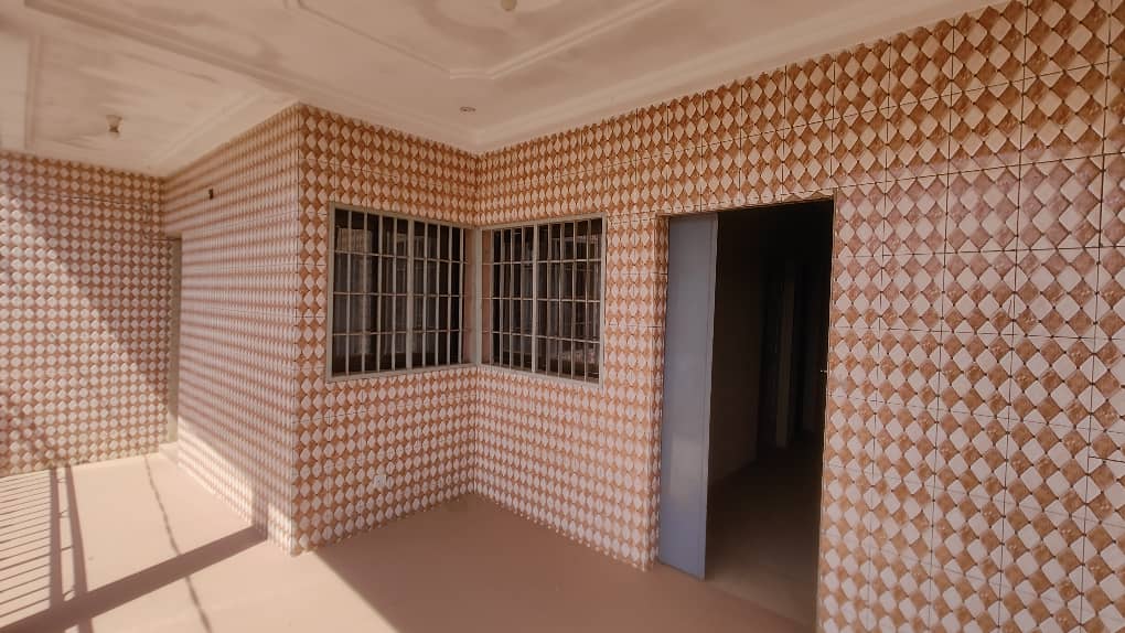 Appartement 3 chambres à louer à Amandahome, non loin de Carrefour AIESED – 100 000 FCFA/mois