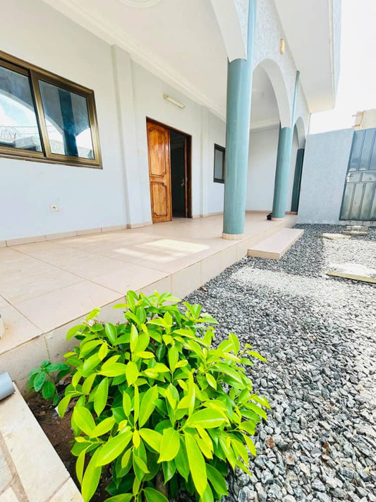 Appartement 4 chambres à louer à Adidogome Wonyome - 200 000 FCFA