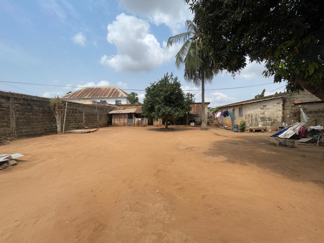 Terrain de 600 m² en vente à GTA – 85.000.000 FCFA