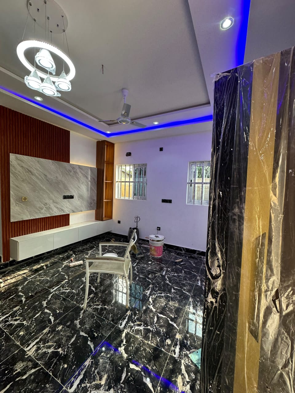 Mini villa 2 chambres en vente à Zanguera Lycée – 25 millions FCFA