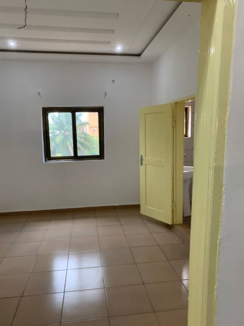 Appartement 4 chambres à louer à CEG Koshigan – 130 000 FCFA