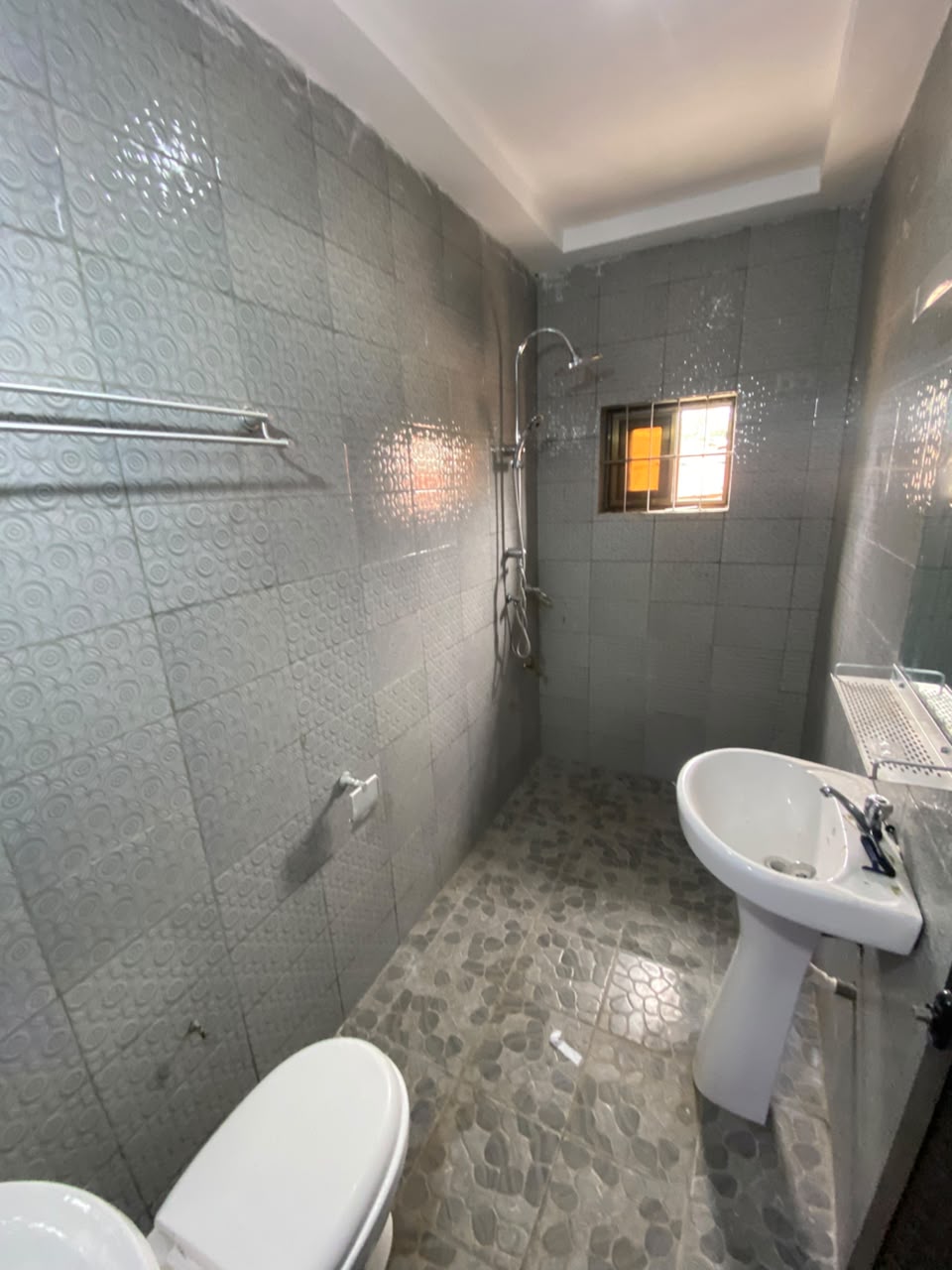 Appartement 2 chambres au rez-de-chaussée en location à Hédzranawoé – 100.000 FCFA