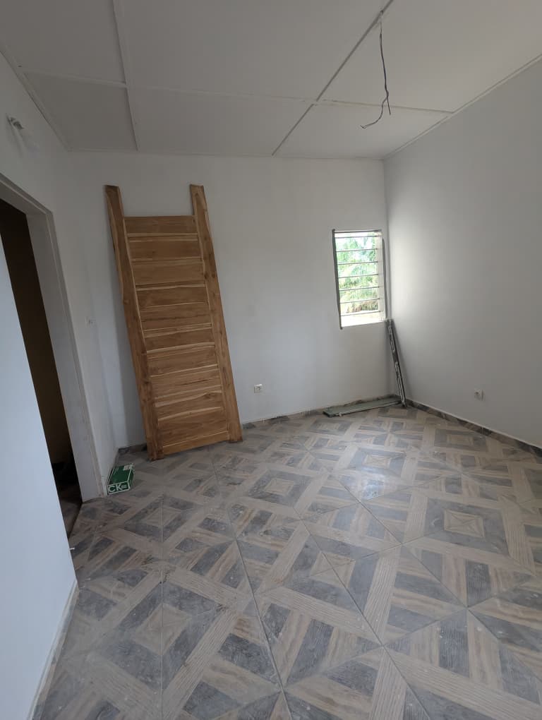 Chambre salon en location à Agoè Logopé carrefour Tazo – 45 000 FCFA