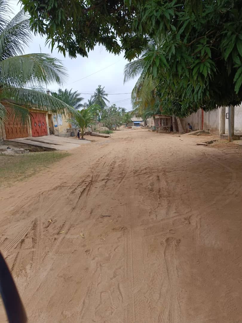 Demi-lot de 300 m² en vente à Adidogomé, proche du goudron – 13 millions FCFA