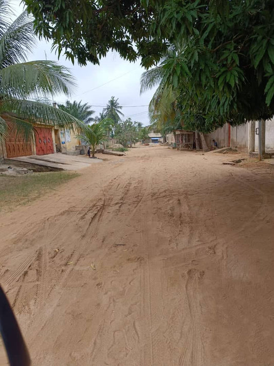 Demi-lot de 300 m² en vente à Adidogomé, proche du goudron – 13 millions FCFA